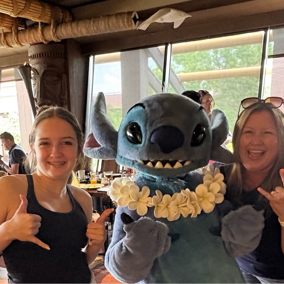 Meet your Posher, Mari & Sofi - Picture 5 of 6